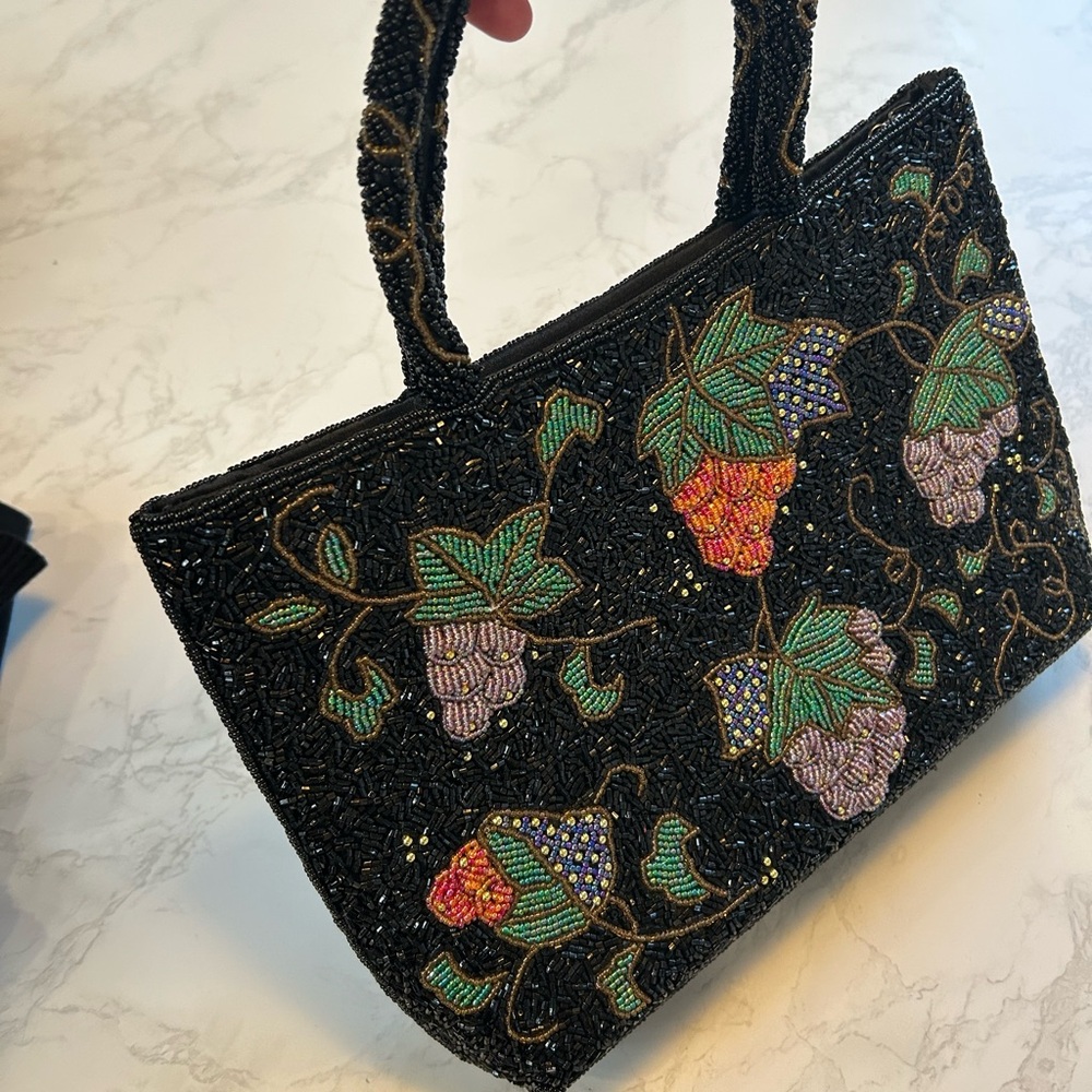 Beaded purse with grape vines